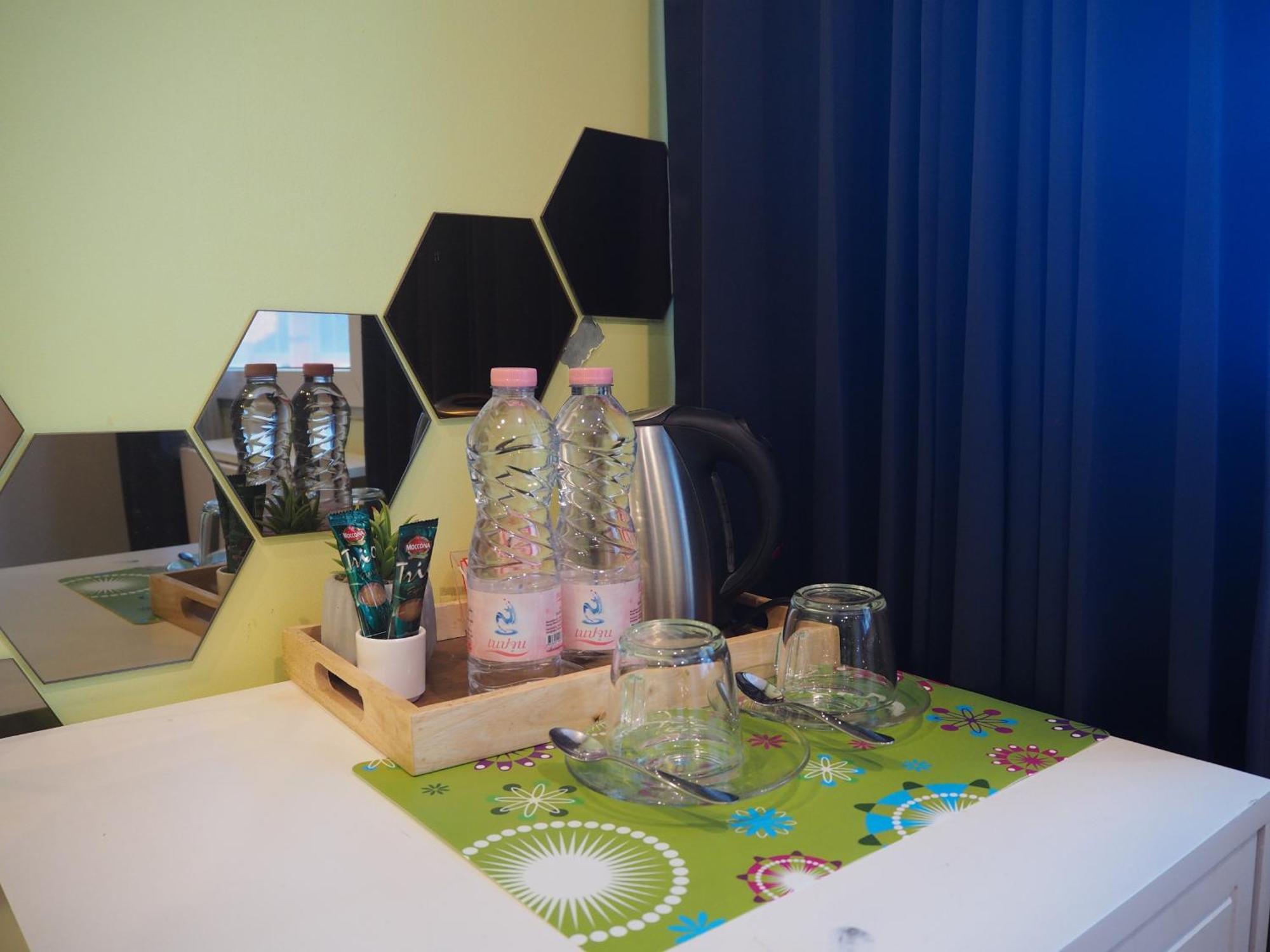 Maderla Hotel Банкок Екстериор снимка